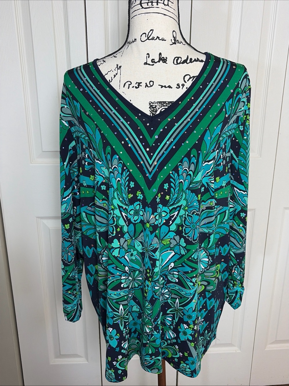 Size 1X Bob Mackie Wearable Art Green & Black V-Neck Pullover Tunic Sequins NWTS